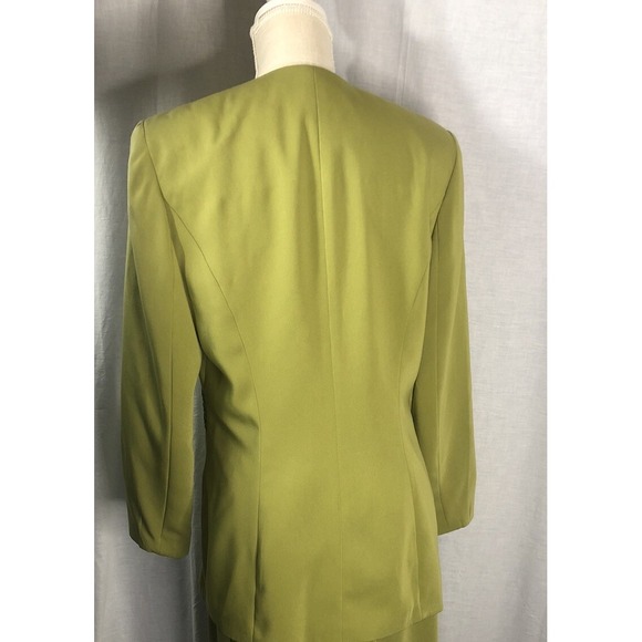 Giovanna Signature Women's Skirt Suit – Size 10, Lime Green with Rhinestone Coll - Picture 8 of 14